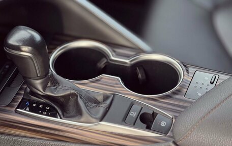 Toyota Camry, 2019 год, 2 750 000 рублей, 17 фотография