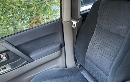 Mitsubishi Pajero III рестайлинг, 2004 год, 950 000 рублей, 17 фотография