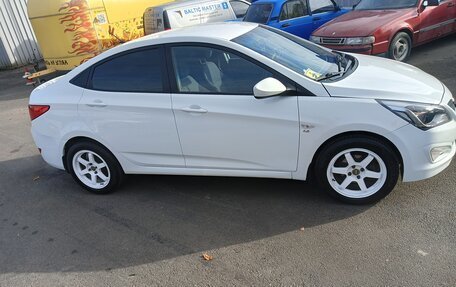 Hyundai Solaris II рестайлинг, 2016 год, 950 000 рублей, 3 фотография