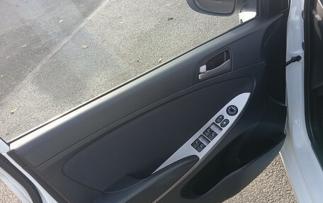 Hyundai Solaris II рестайлинг, 2016 год, 950 000 рублей, 8 фотография