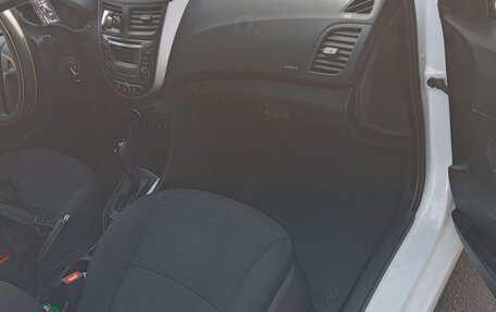 Hyundai Solaris II рестайлинг, 2016 год, 950 000 рублей, 28 фотография