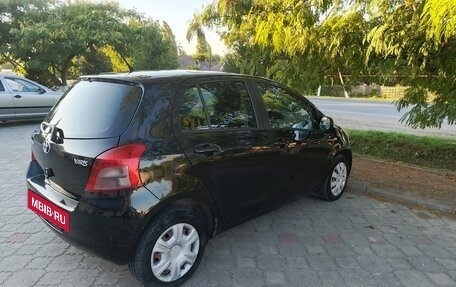 Toyota Yaris III рестайлинг, 2008 год, 650 000 рублей, 2 фотография
