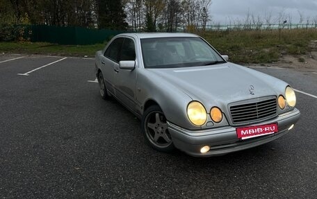 Mercedes-Benz E-Класс, 1998 год, 800 000 рублей, 13 фотография