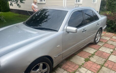 Mercedes-Benz E-Класс, 1998 год, 800 000 рублей, 18 фотография