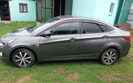 Hyundai Solaris II рестайлинг, 2014 год, 800 000 рублей, 3 фотография