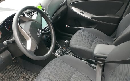 Hyundai Solaris II рестайлинг, 2014 год, 800 000 рублей, 6 фотография