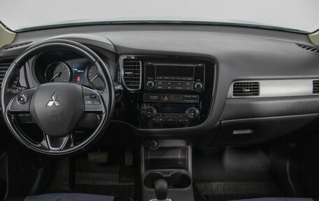 Mitsubishi Outlander III рестайлинг 3, 2015 год, 1 440 000 рублей, 13 фотография