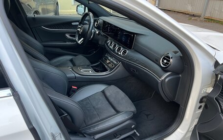 Mercedes-Benz E-Класс, 2021 год, 4 100 000 рублей, 18 фотография