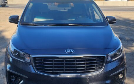 KIA Carnival III, 2020 год, 2 300 000 рублей, 1 фотография