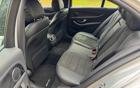 Mercedes-Benz E-Класс, 2018 год, 3 850 000 рублей, 15 фотография