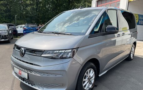 Volkswagen Multivan, 2022 год, 4 750 000 рублей, 2 фотография