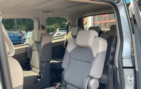 Volkswagen Multivan, 2022 год, 4 750 000 рублей, 14 фотография