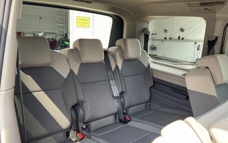 Volkswagen Multivan, 2022 год, 4 750 000 рублей, 16 фотография