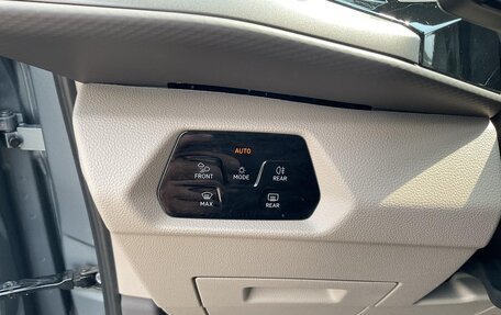 Volkswagen Multivan, 2022 год, 4 750 000 рублей, 20 фотография