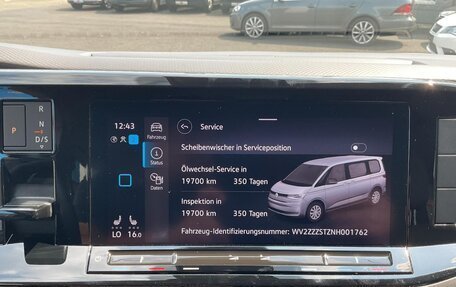 Volkswagen Multivan, 2022 год, 4 750 000 рублей, 25 фотография