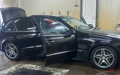 Mercedes-Benz E-Класс, 2005 год, 970 000 рублей, 8 фотография