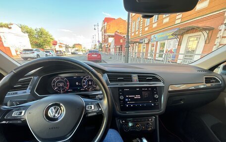 Volkswagen Tiguan II, 2018 год, 2 550 000 рублей, 3 фотография