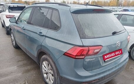 Volkswagen Tiguan II, 2020 год, 2 417 000 рублей, 2 фотография