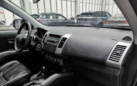 Mitsubishi Outlander III рестайлинг 3, 2011 год, 1 099 000 рублей, 13 фотография