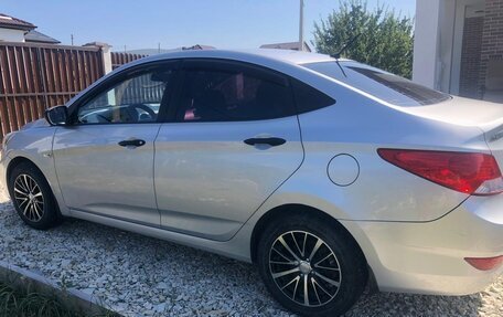 Hyundai Solaris II рестайлинг, 2014 год, 860 000 рублей, 3 фотография