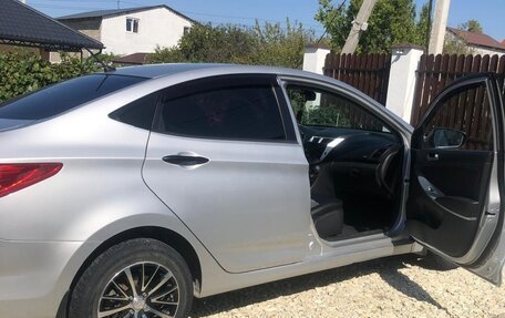 Hyundai Solaris II рестайлинг, 2014 год, 860 000 рублей, 4 фотография