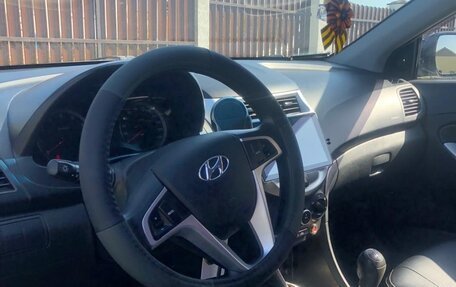 Hyundai Solaris II рестайлинг, 2014 год, 860 000 рублей, 5 фотография