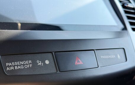 Mitsubishi Outlander III рестайлинг 3, 2010 год, 1 100 000 рублей, 11 фотография