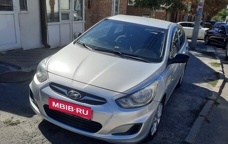 Hyundai Solaris II рестайлинг, 2011 год, 830 000 рублей, 1 фотография