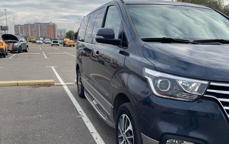 Hyundai Grand Starex Grand Starex I рестайлинг 2, 2018 год, 3 600 000 рублей, 3 фотография