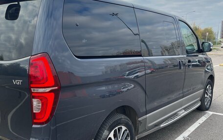 Hyundai Grand Starex Grand Starex I рестайлинг 2, 2018 год, 3 600 000 рублей, 4 фотография