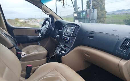 Hyundai H-1 II рестайлинг, 2016 год, 2 150 000 рублей, 2 фотография