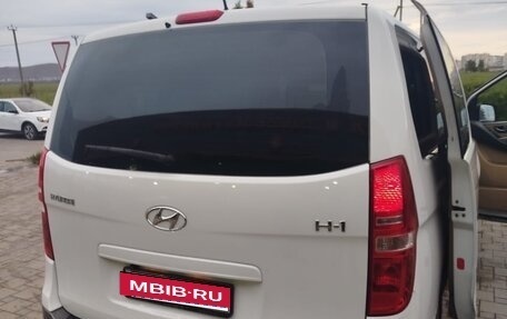 Hyundai H-1 II рестайлинг, 2016 год, 2 150 000 рублей, 4 фотография