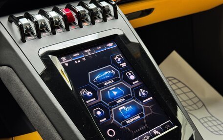 Lamborghini Huracán, 2020 год, 19 890 000 рублей, 25 фотография