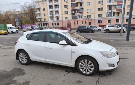 Opel Astra J, 2011 год, 550 000 рублей, 3 фотография