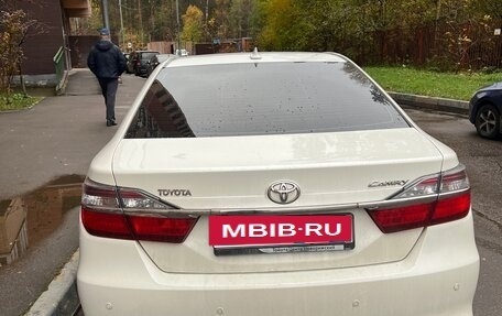 Toyota Camry, 2017 год, 1 980 000 рублей, 6 фотография