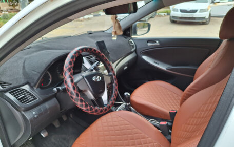 Hyundai Solaris II рестайлинг, 2015 год, 10 фотография