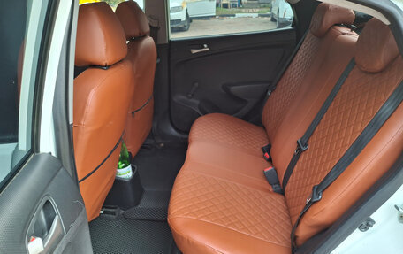 Hyundai Solaris II рестайлинг, 2015 год, 12 фотография