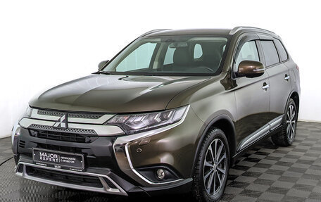 Mitsubishi Outlander III рестайлинг 3, 2019 год, 2 500 000 рублей, 1 фотография
