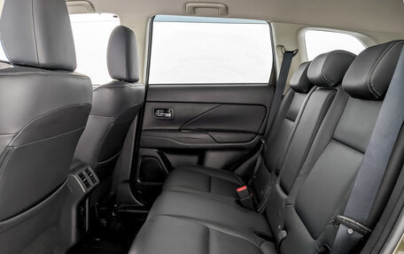 Mitsubishi Outlander III рестайлинг 3, 2019 год, 2 500 000 рублей, 12 фотография