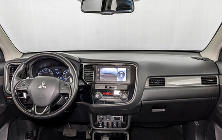 Mitsubishi Outlander III рестайлинг 3, 2019 год, 2 500 000 рублей, 14 фотография