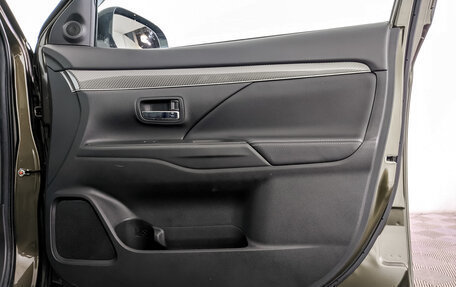 Mitsubishi Outlander III рестайлинг 3, 2019 год, 2 500 000 рублей, 25 фотография