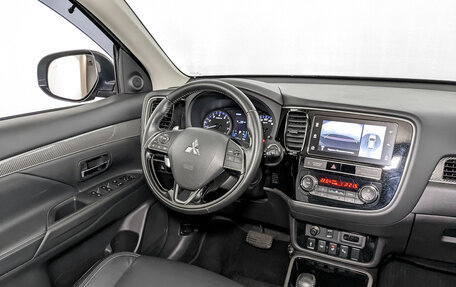 Mitsubishi Outlander III рестайлинг 3, 2019 год, 2 500 000 рублей, 28 фотография