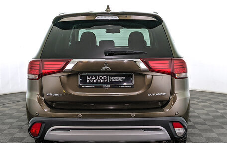 Mitsubishi Outlander III рестайлинг 3, 2019 год, 2 500 000 рублей, 6 фотография