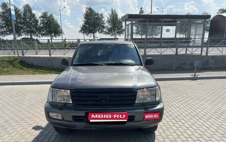 Toyota Land Cruiser 100 рестайлинг 2, 2003 год, 2 000 000 рублей, 1 фотография