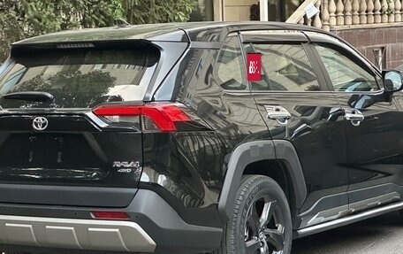 Toyota RAV4, 2023 год, 2 600 000 рублей, 2 фотография