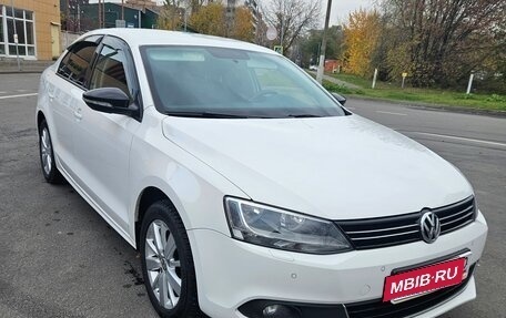 Volkswagen Jetta VI, 2013 год, 985 000 рублей, 2 фотография
