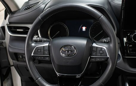 Toyota Highlander, 2023 год, 5 598 000 рублей, 20 фотография