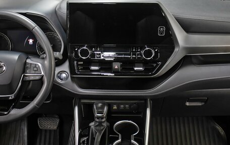 Toyota Highlander, 2023 год, 5 598 000 рублей, 18 фотография
