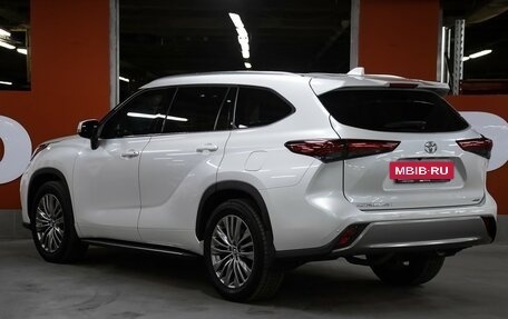 Toyota Highlander, 2023 год, 5 598 000 рублей, 7 фотография