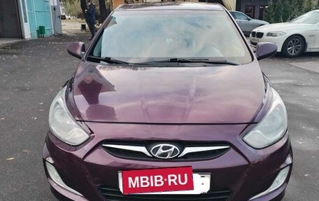 Hyundai Solaris II рестайлинг, 2011 год, 585 000 рублей, 1 фотография